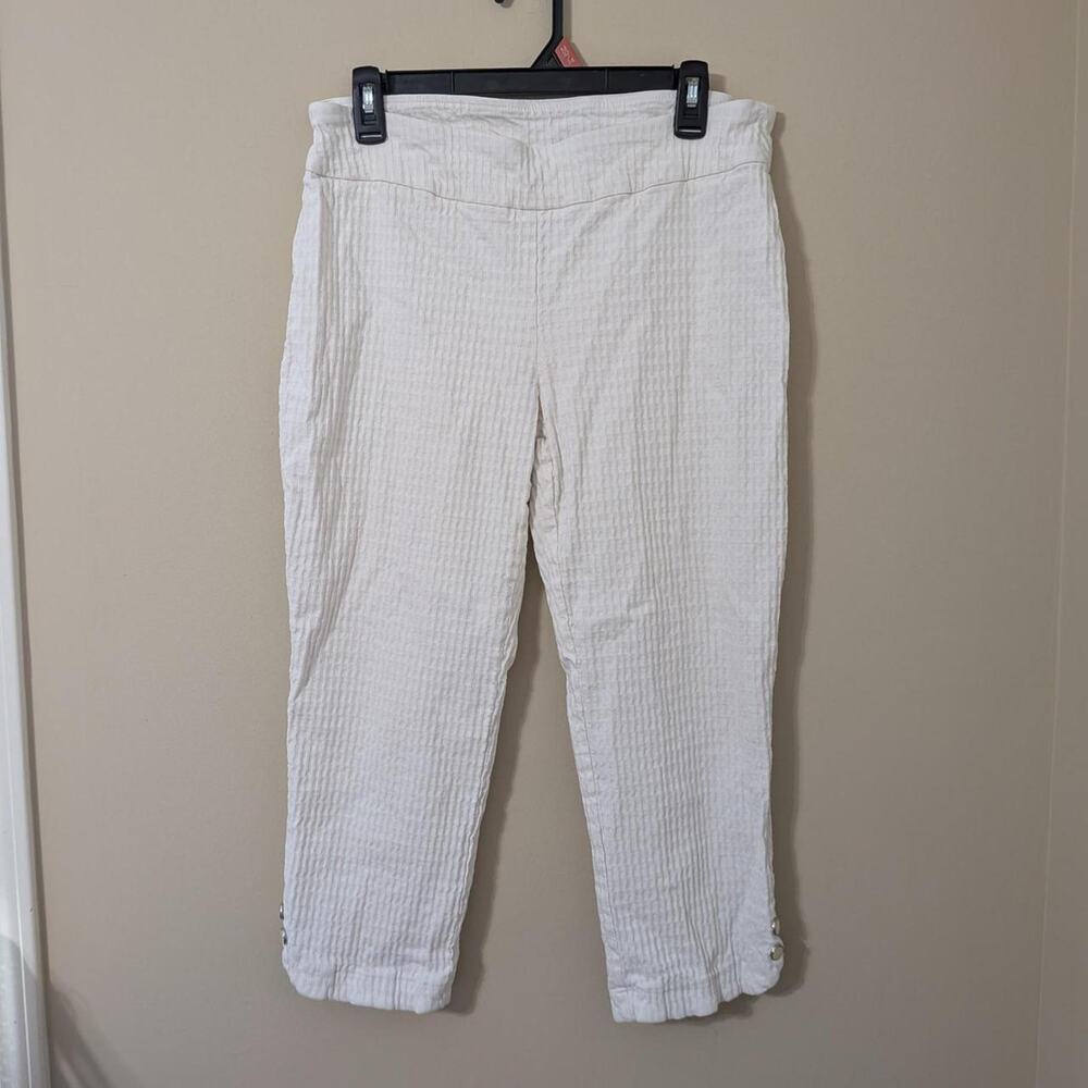 White Coastal Seersucker Preppy Capri Pants With Tan Buttons On The Side